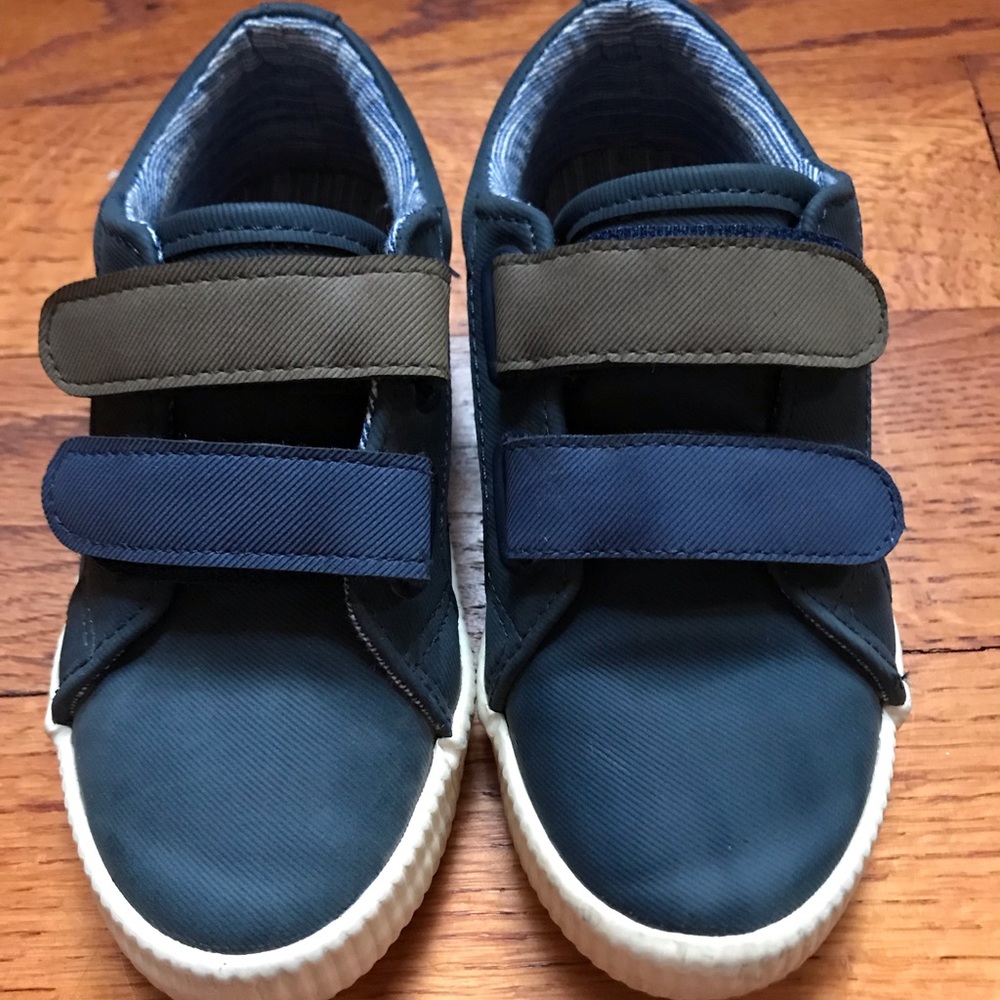 Boys cat and jack sneakers